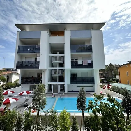 아파트 Flat In With Pool *